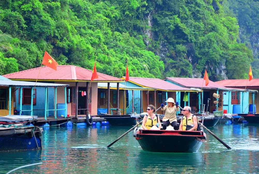 baie ha long village flottant