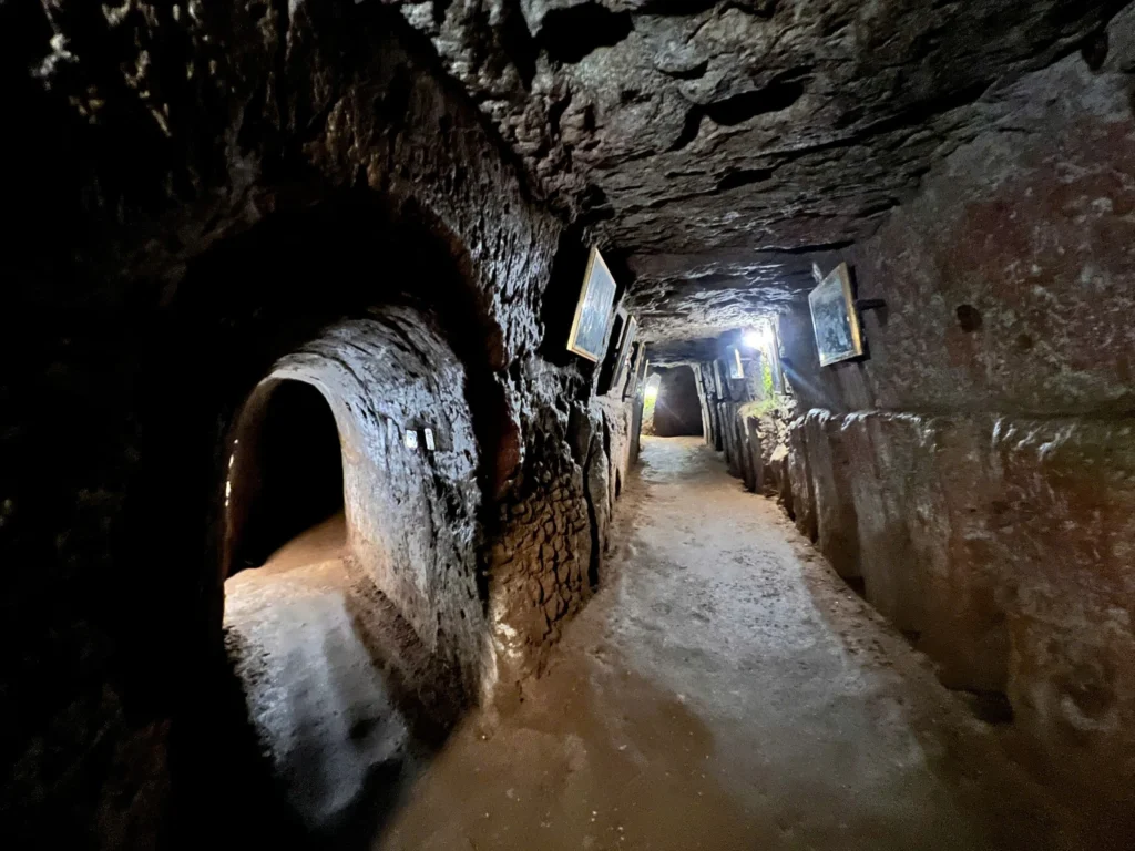 village vinh moc tunnel