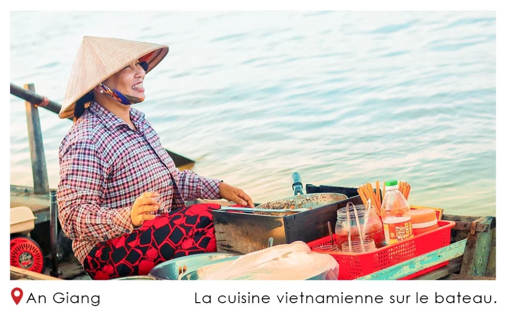 La-cuisine-vietnamienne-sur-le-bateau