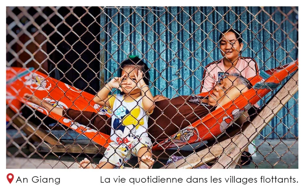 La-vie-quotidienne-dans-les-villages-flottants-vietnamiens-à-Tan-Chau