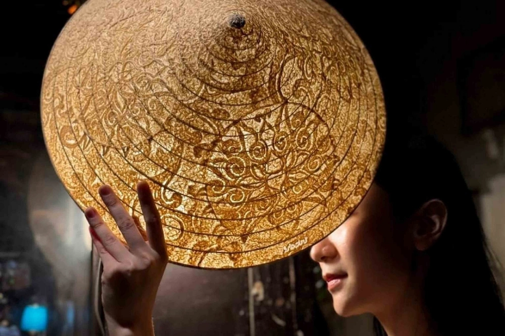 chapeau conique bai tho_