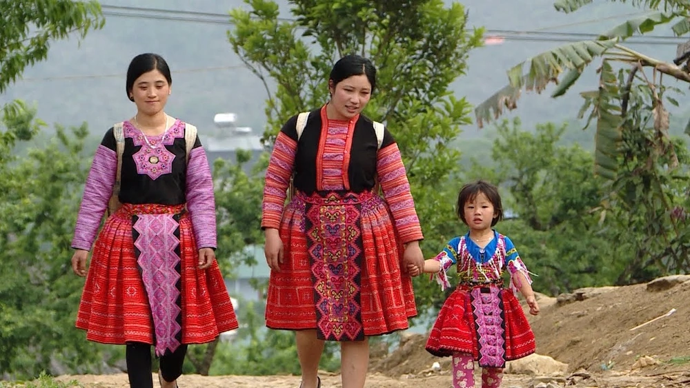 costume féminin Hmong_