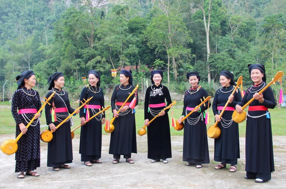 costume féminin Tay_